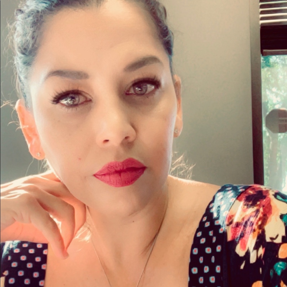 Meet your Posher, Elizabeth